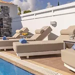 Palms Villa *
